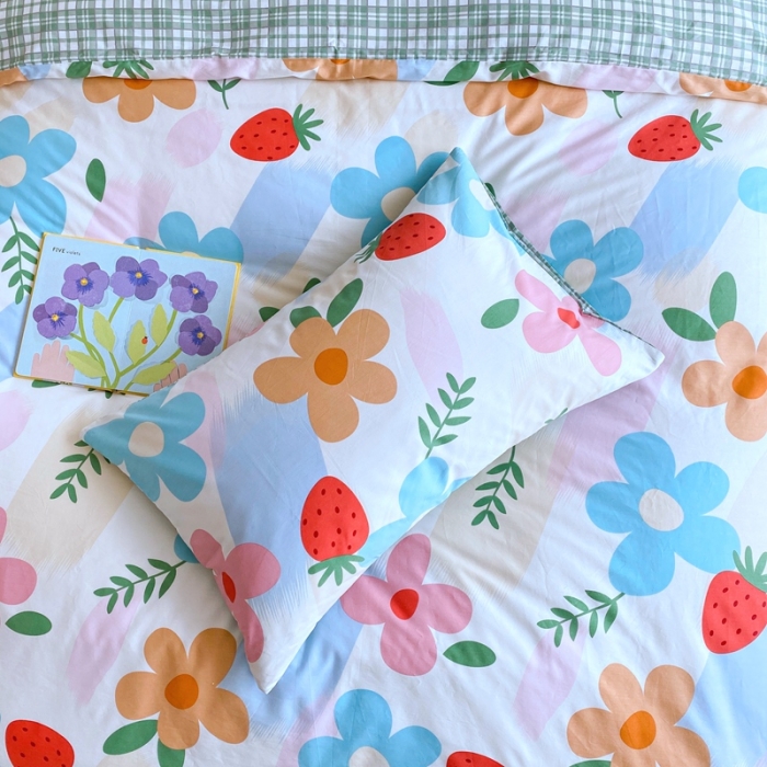 91家纺网 家纺一手货源 找家纺 星期八 2020新款全棉13070亲子四件套系列 草莓花花