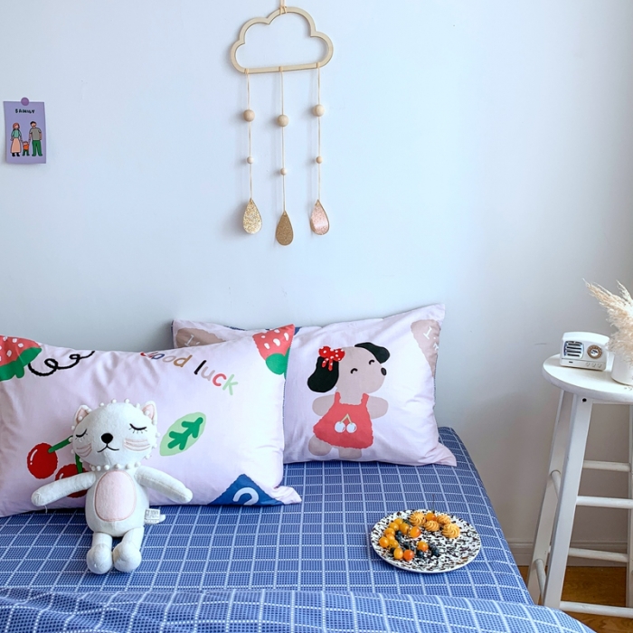 91家纺网 家纺一手货源 找家纺 星期八 2020新款全棉13070亲子四件套系列 草莓汪