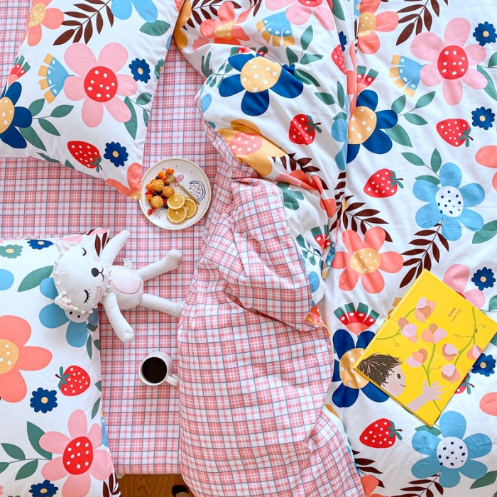 91家纺网 家纺一手货源 找家纺 星期八 2020新款全棉13070亲子四件套系列 花儿朵朵