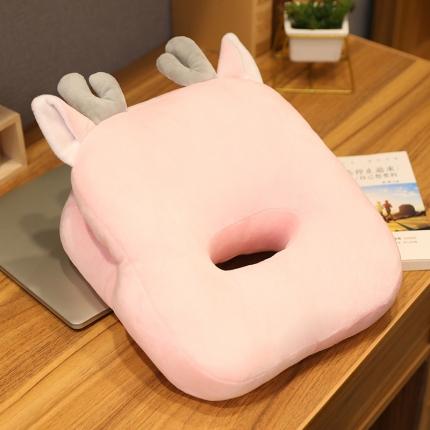 91家纺网 家纺一手货源 找家纺 仟亿莱 2020新款螃蟹插手午睡枕35X28x20cm 粉色小鹿