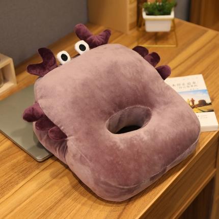 91家纺网 家纺一手货源 找家纺 仟亿莱 2020新款螃蟹插手午睡枕35X28x20cm 紫色螃蟹