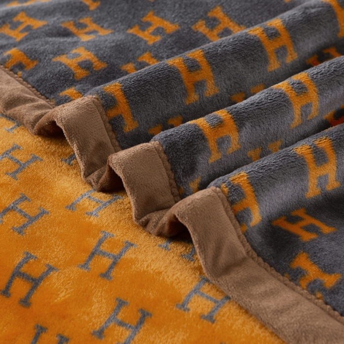 91家纺网 家纺一手货源 找家纺 卡奥轻奢复合毯子拉舍尔毛毯云毯法莱绒水晶绒毛毯告白