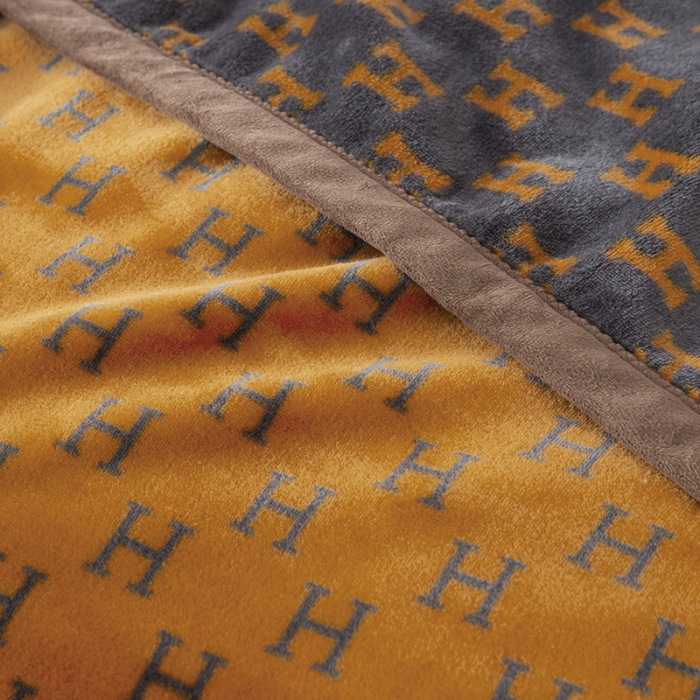 91家纺网 家纺一手货源 找家纺 卡奥轻奢复合毯子拉舍尔毛毯云毯法莱绒水晶绒毛毯告白