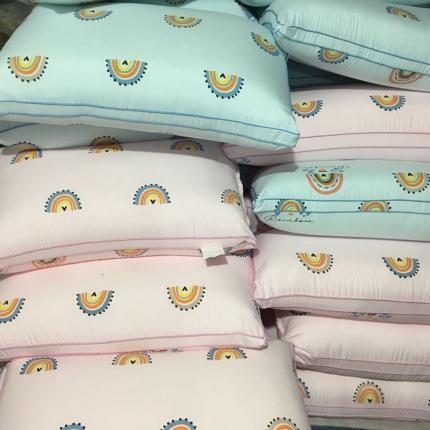 91家纺网 家纺一手货源 找家纺 （总）剑桥枕业 2020新款彩虹亲肤热熔枕芯立体成人单人枕头