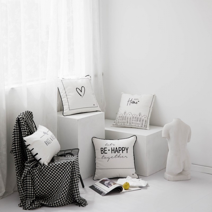 91家纺网 家纺一手货源 找家纺 （总）美茉2023新款ins纯棉帆布黑白印花抱枕棉字母靠垫