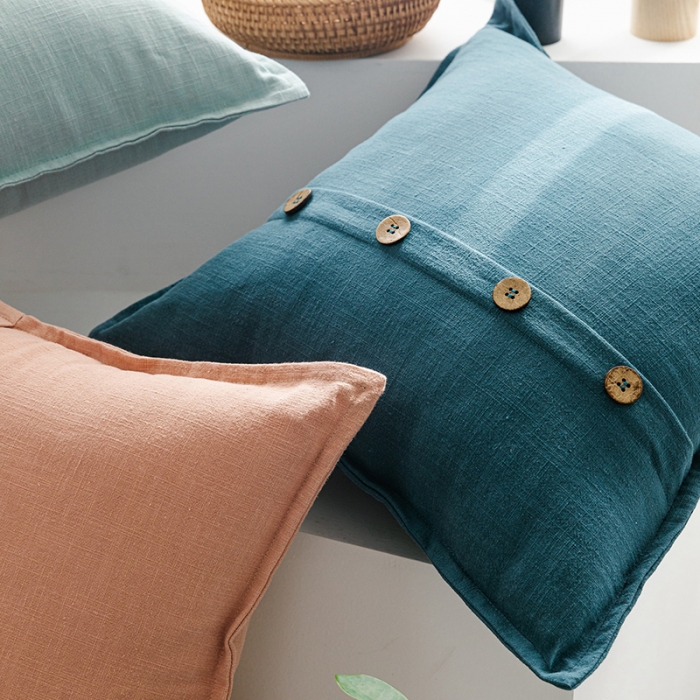 91家纺网 家纺一手货源 找家纺 （总）美茉家居日韩简约棉麻素色抱枕椰扣装饰纯色靠垫含芯可拆洗