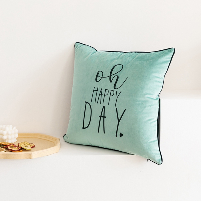 91家纺网 家纺一手货源 找家纺 美茉家居绒布双面拼色抱枕英文字母印花滚绳靠垫 happy day