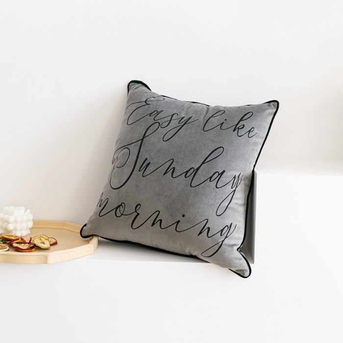 91家纺网 家纺一手货源 找家纺 美茉家居绒布双面拼色抱枕英文字母印花滚绳靠垫 sunday morning
