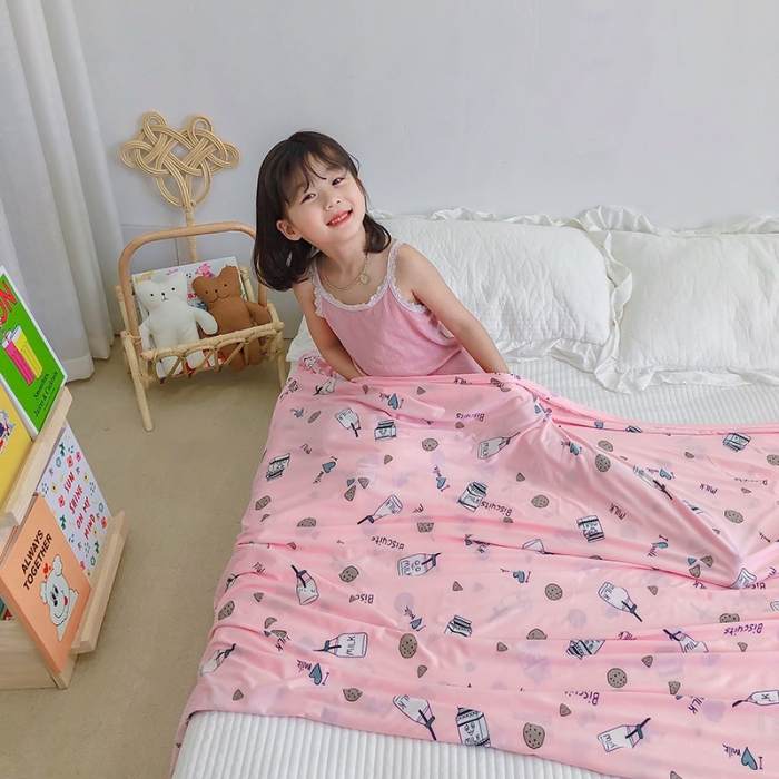 91家纺网 家纺一手货源 找家纺 星期八 2020新款ins卡通针织凉感毯 粉饼干