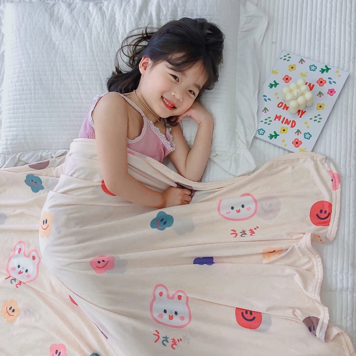 91家纺网 家纺一手货源 找家纺 星期八 2020新款ins卡通针织凉感毯 笑脸