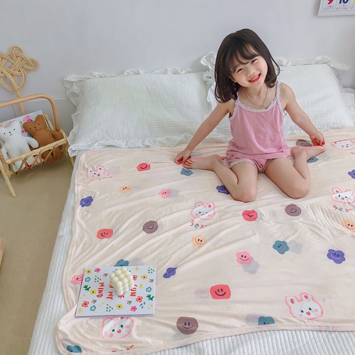 91家纺网 家纺一手货源 找家纺 星期八 2020新款ins卡通针织凉感毯 笑脸