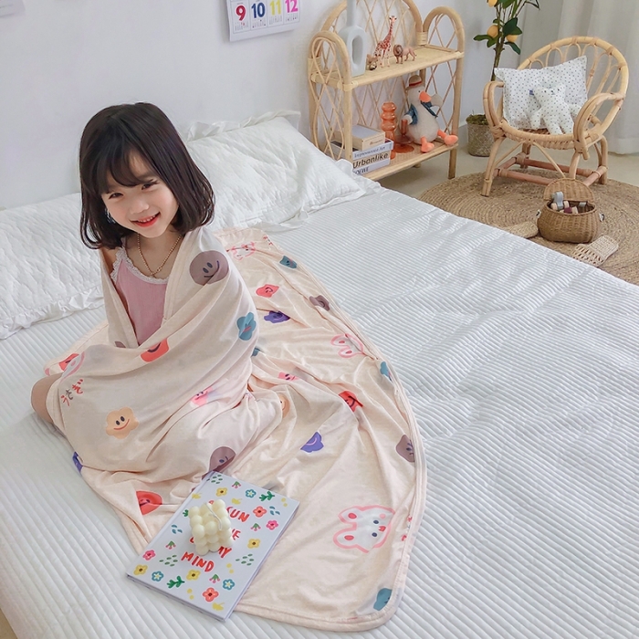 91家纺网 家纺一手货源 找家纺 星期八 2020新款ins卡通针织凉感毯 笑脸