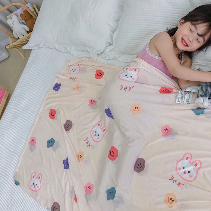 91家纺网 家纺一手货源 找家纺 星期八 2020新款ins卡通针织凉感毯 笑脸