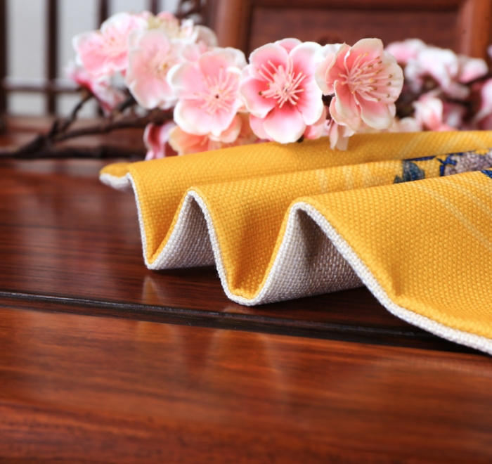 91家纺网 家纺一手货源 找家纺 北辰 2020新款麻布印花新中式抱枕 双鱼团花-金