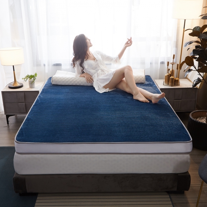 91家纺网 家纺一手货源 找家纺 欣罗兰垫业 2022新款床垫 魔法绒蓝色