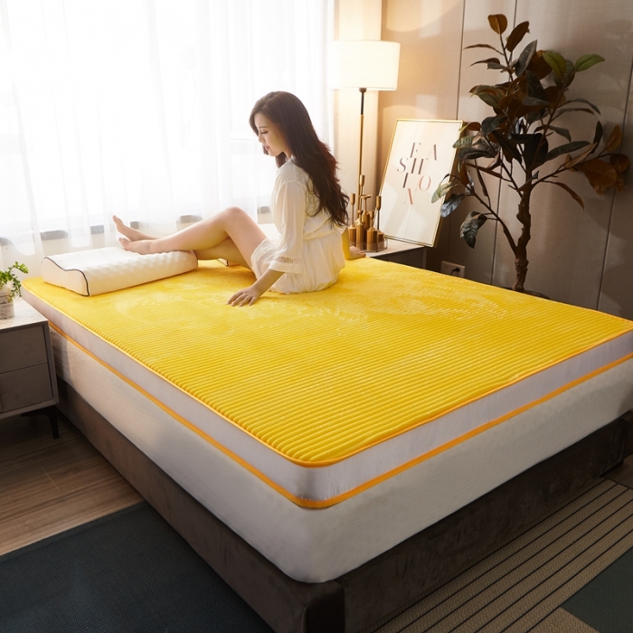 91家纺网 家纺一手货源 找家纺 欣罗兰垫业 2022新款床垫 魔法绒荧光黄