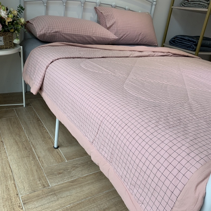 91家纺网 家纺一手货源 找家纺 久典家居 2020新款色织水洗棉夏被 粉格