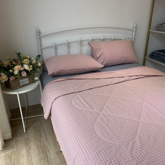 91家纺网 家纺一手货源 找家纺 久典家居 2020新款色织水洗棉夏被 粉格