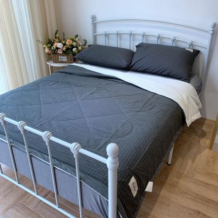 91家纺网 家纺一手货源 找家纺 久典家居 2020新款色织水洗棉夏被 深灰格（B版白格）