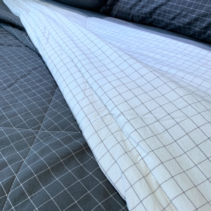 91家纺网 家纺一手货源 找家纺 久典家居 2020新款色织水洗棉夏被 深灰格（B版白格）