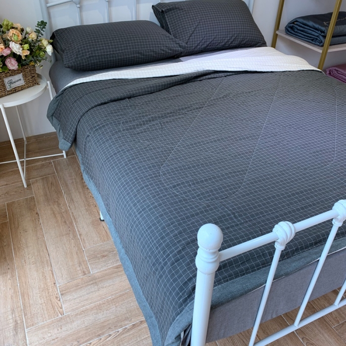 91家纺网 家纺一手货源 找家纺 久典家居 2020新款色织水洗棉夏被 深灰格（B版白格）