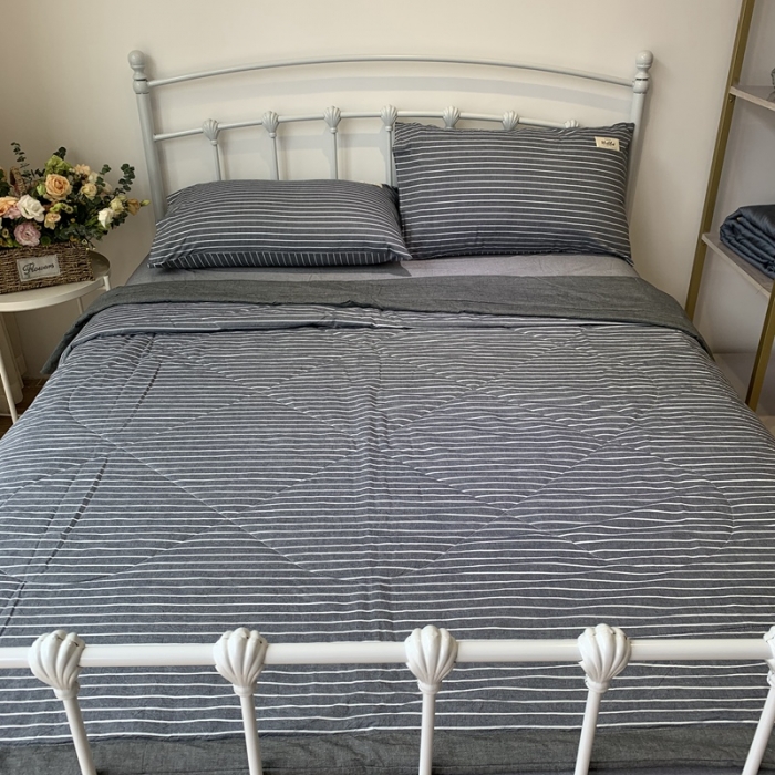 91家纺网 家纺一手货源 找家纺 久典家居 2020新款色织水洗棉夏被 细灰条