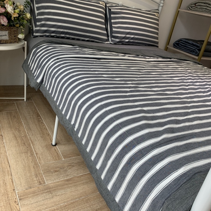 91家纺网 家纺一手货源 找家纺 久典家居 2020新款色织水洗棉夏被 中灰条