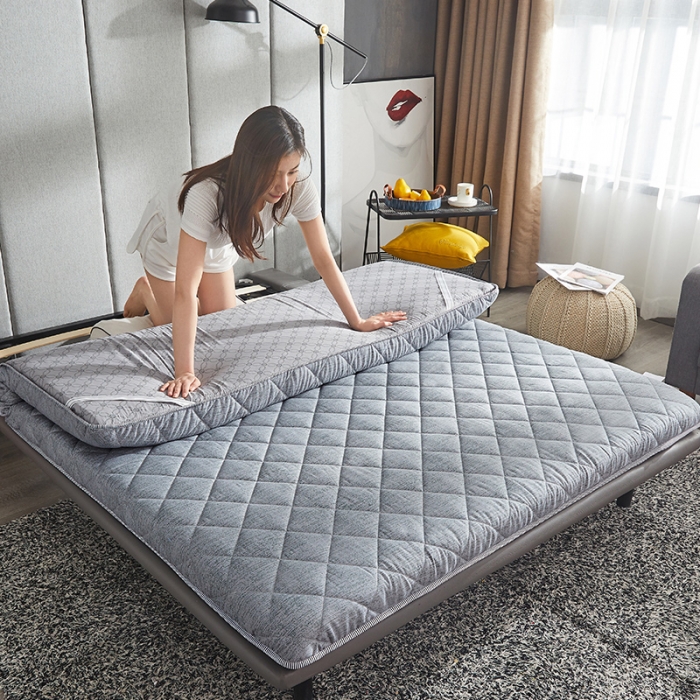 91家纺网 家纺一手货源 找家纺 欣罗兰 2022新款纯色单边磨毛床垫 迷雾 灰