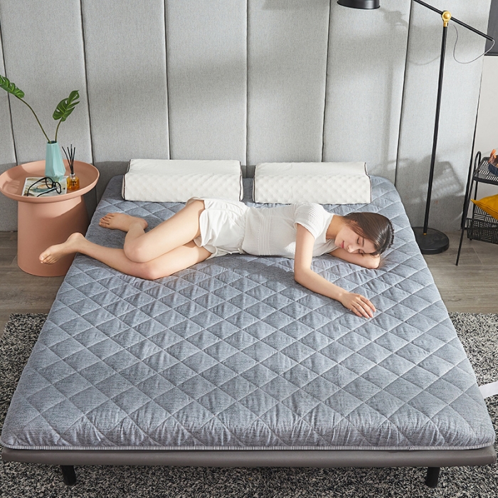 91家纺网 家纺一手货源 找家纺 欣罗兰 2022新款纯色单边磨毛床垫 迷雾 灰