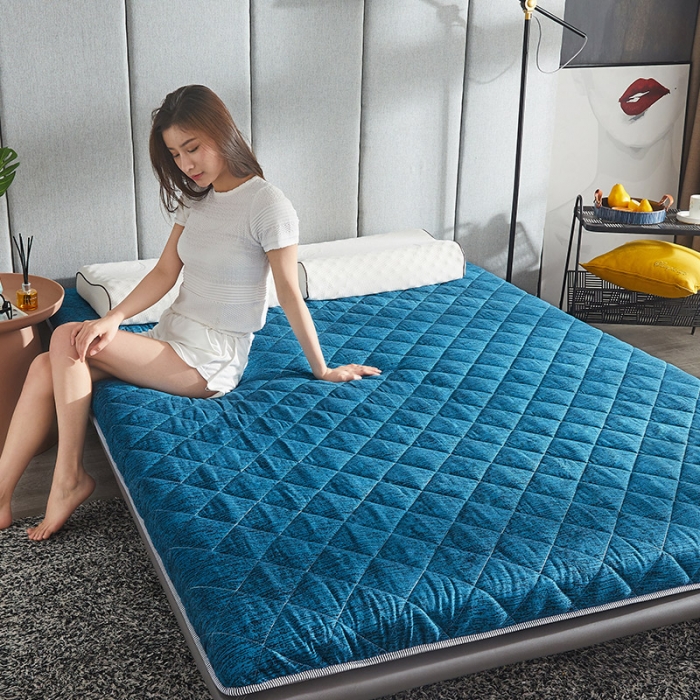 91家纺网 家纺一手货源 找家纺 欣罗兰 2022新款纯色单边磨毛床垫 迷雾 蓝