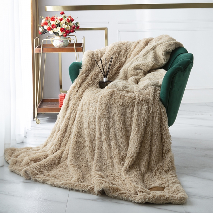 91家纺网 家纺一手货源 找家纺 卡奥 欧式纯色长毛羊羔绒毛毯沙发毯子加厚盖毯空调毯卡其色