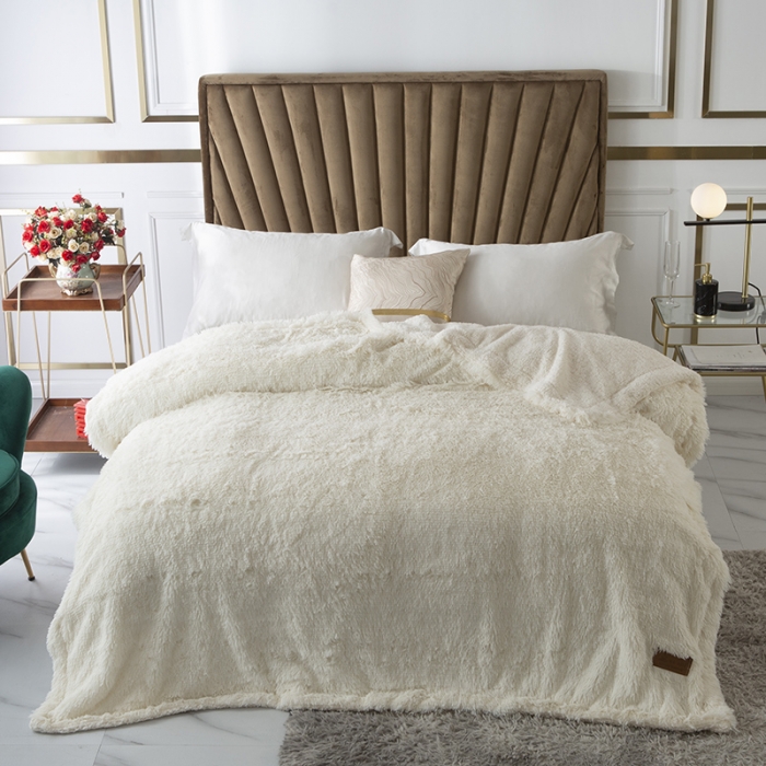 91家纺网 家纺一手货源 找家纺 卡奥 欧式纯色长毛羊羔绒毛毯沙发毯子加厚盖毯空调毯温馨米