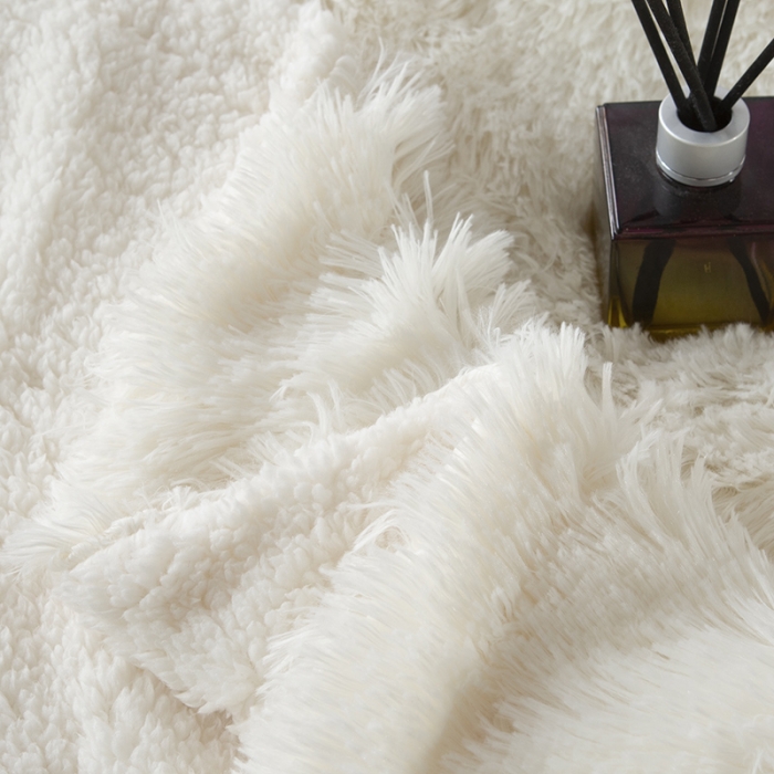 91家纺网 家纺一手货源 找家纺 卡奥 欧式纯色长毛羊羔绒毛毯沙发毯子加厚盖毯空调毯温馨米