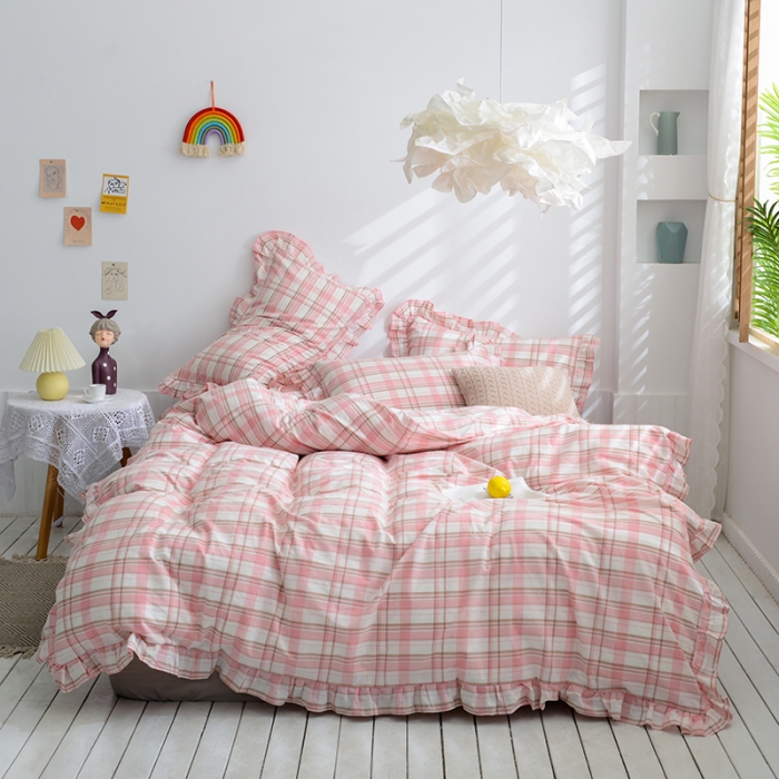 91家纺网 家纺一手货源 找家纺 久典家居 2020新款色织水洗棉四件套花边款水果格系列草莓格