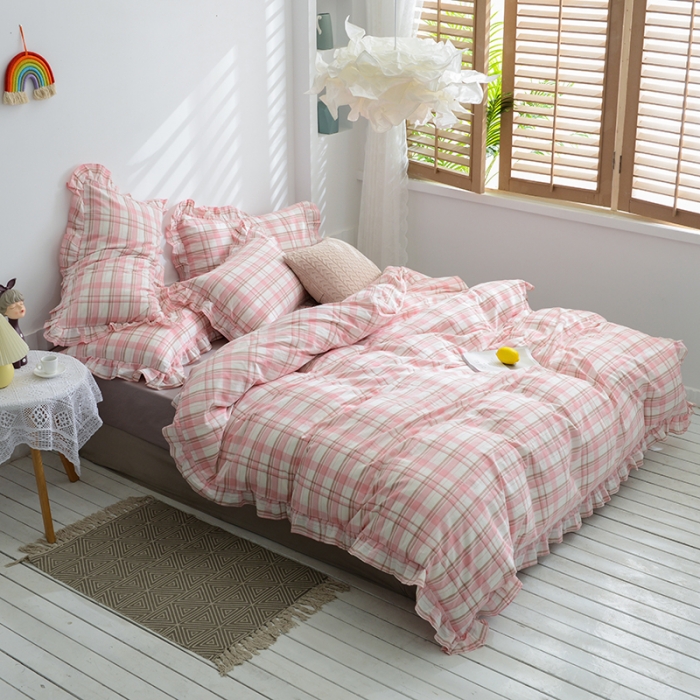 91家纺网 家纺一手货源 找家纺 久典家居 2020新款色织水洗棉四件套花边款水果格系列草莓格