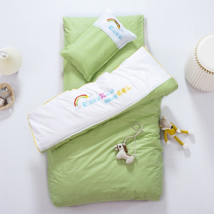 91家纺网 家纺一手货源 找家纺 被头绣花学生套件幼儿园被子三件套儿童午睡棉被褥六件套绿色格调