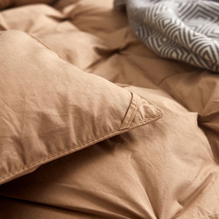 91家纺网 家纺一手货源 找家纺 俏企鹅 2025新款羽绒被 咖啡色