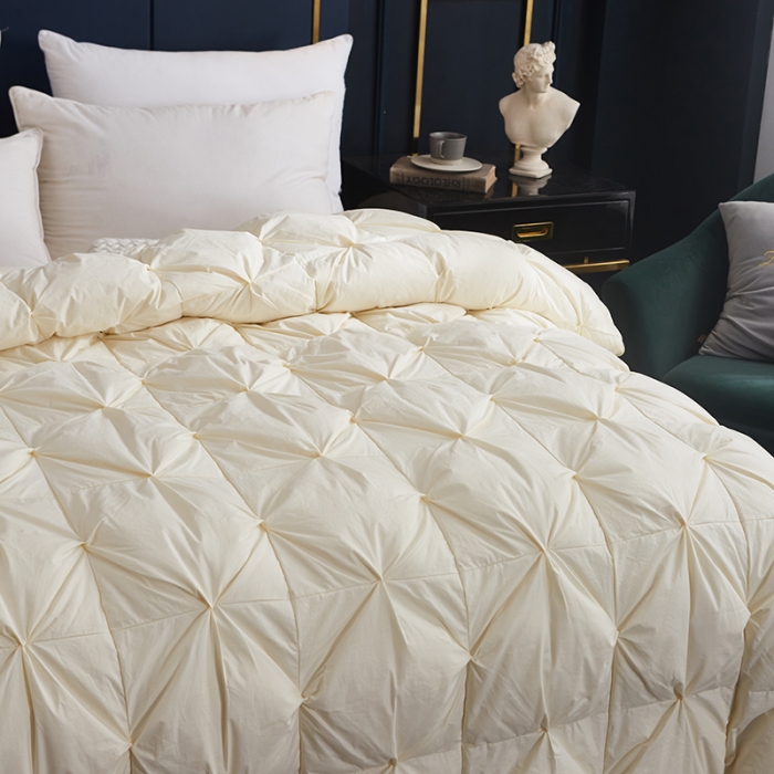 91家纺网 家纺一手货源 找家纺 俏企鹅 2025新款羽绒被 米黄色