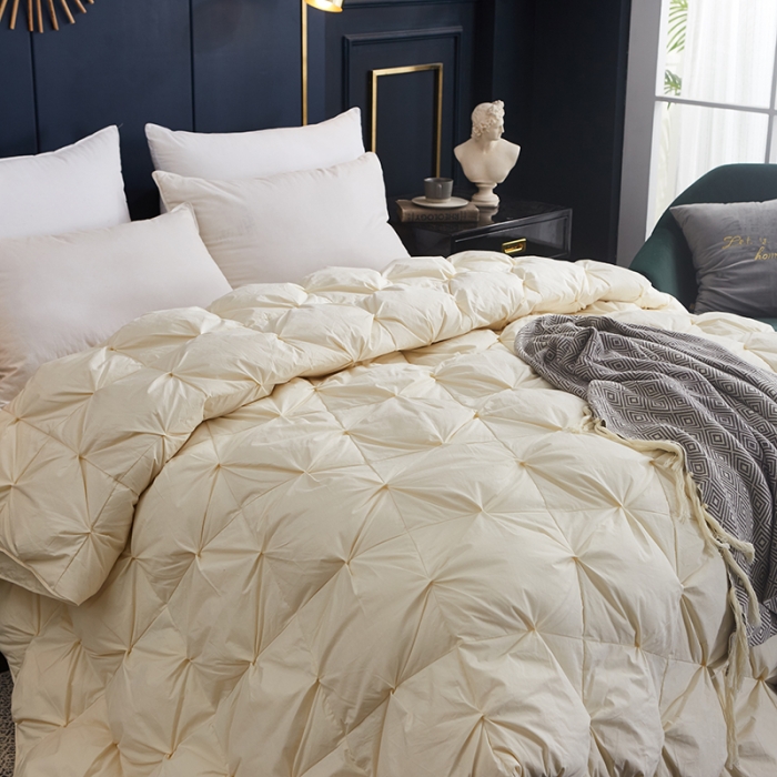 91家纺网 家纺一手货源 找家纺 俏企鹅 2025新款羽绒被 米黄色