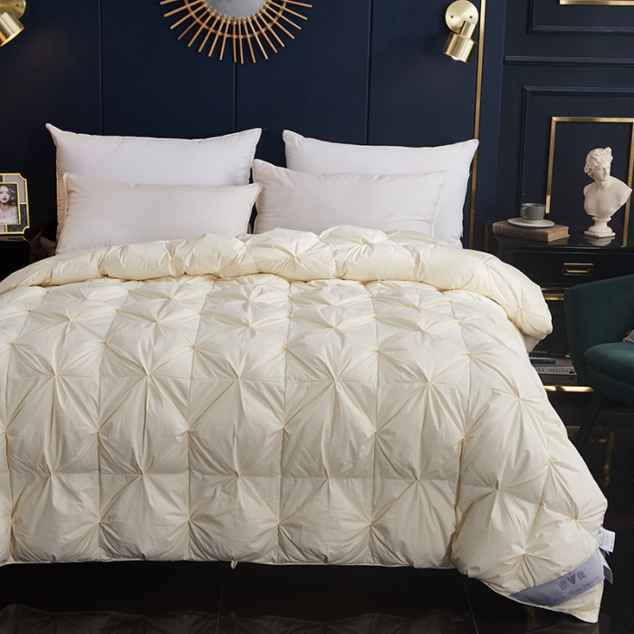 91家纺网 家纺一手货源 找家纺 俏企鹅 2025新款羽绒被 米黄色