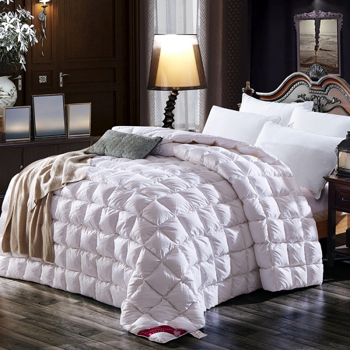 91家纺网 家纺一手货源 找家纺 俏企鹅 2025新款柔赛丝水立方羽绒被 白色