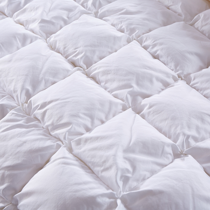 91家纺网 家纺一手货源 找家纺 俏企鹅 2025新款柔赛丝水立方羽绒被 白色
