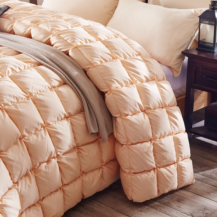 91家纺网 家纺一手货源 找家纺 俏企鹅 2025新款柔赛丝水立方羽绒被 土豪金