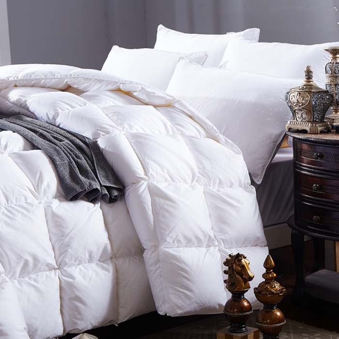 91家纺网 家纺一手货源 找家纺 俏企鹅 2025新款柔赛丝面包格羽绒被 白色