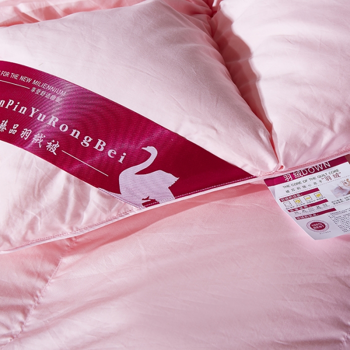 91家纺网 家纺一手货源 找家纺 俏企鹅 2025新款柔赛丝面包格羽绒被 粉色