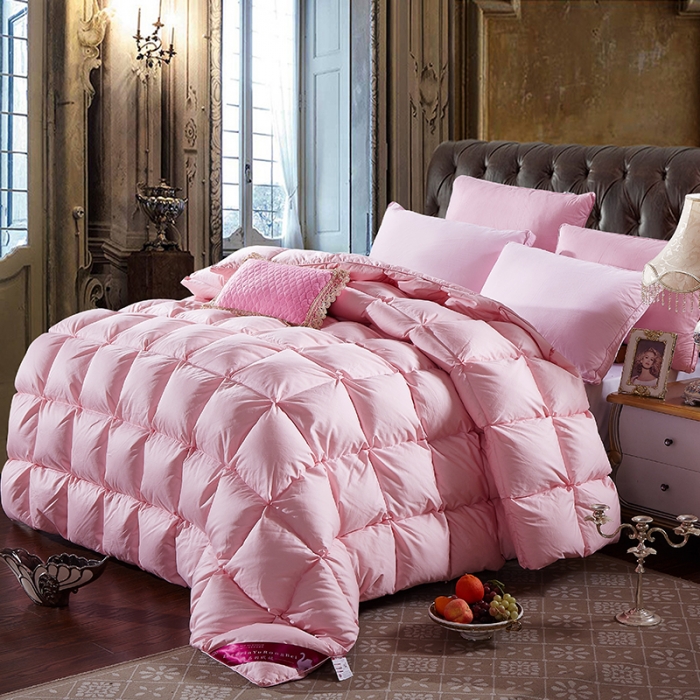 91家纺网 家纺一手货源 找家纺 俏企鹅 2025新款柔赛丝面包格羽绒被 粉色