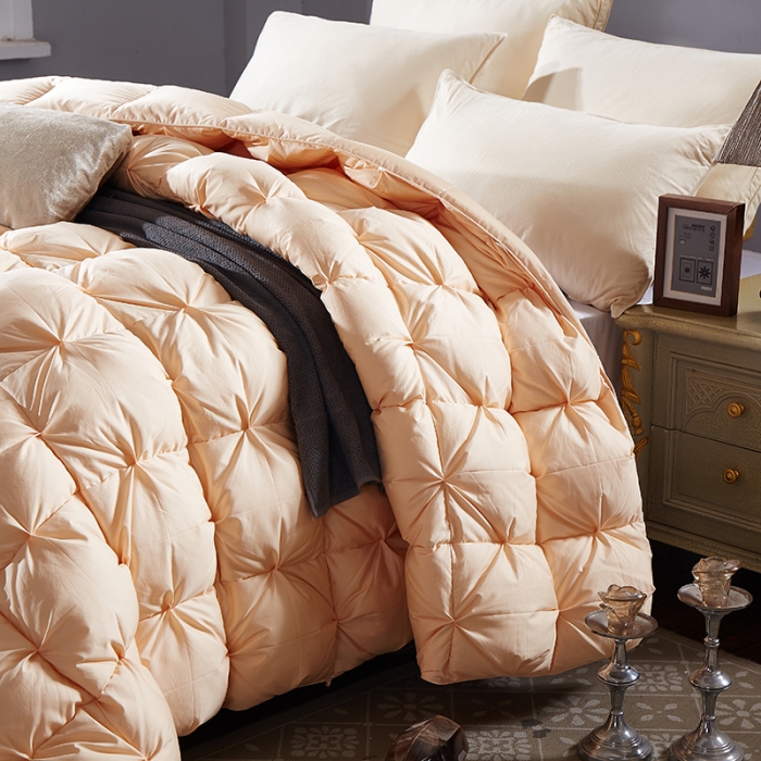 91家纺网 家纺一手货源 找家纺 （总）俏企鹅 2025新款柔赛丝米字格羽绒被