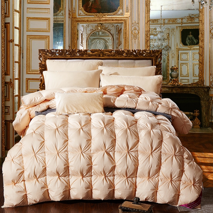 91家纺网 家纺一手货源 找家纺 （总）俏企鹅 2025新款柔赛丝米字格羽绒被