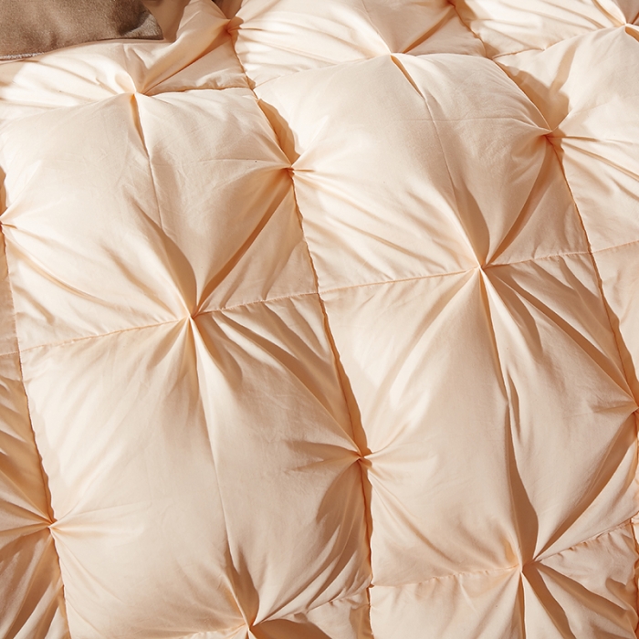 91家纺网 家纺一手货源 找家纺 （总）俏企鹅 2025新款柔赛丝米字格羽绒被