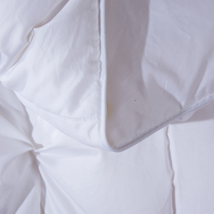 91家纺网 家纺一手货源 找家纺 俏企鹅 2025新款柔赛丝米字格羽绒被 白色